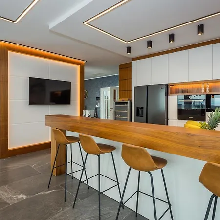 Platinium Villa *